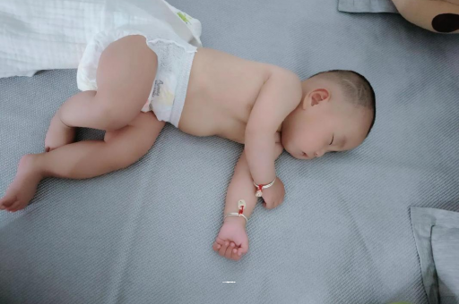 清镇怀孕多久会显肚子